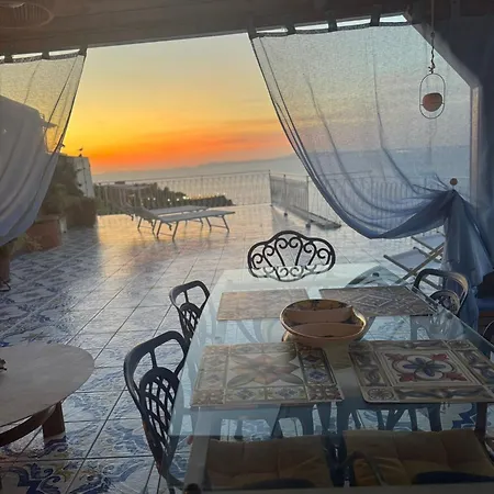The Dreamer's Terrace 维克艾库塞